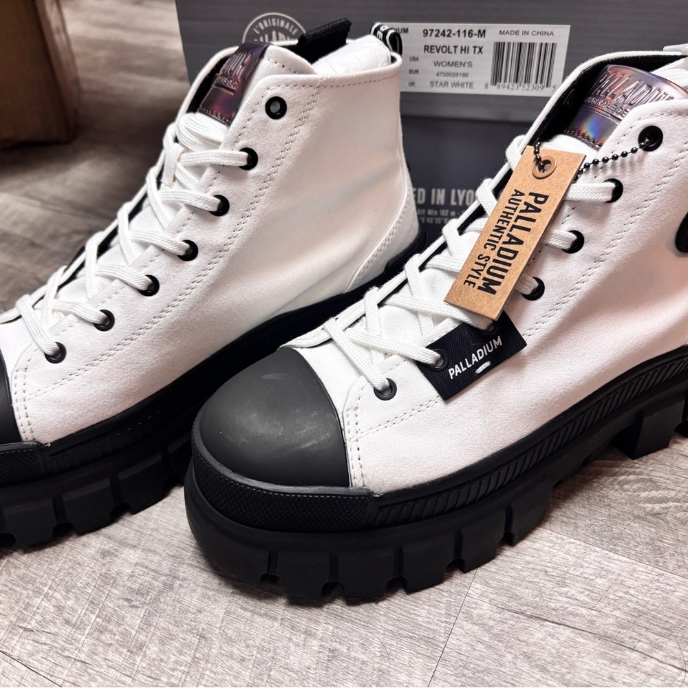 Palladium Women's White and Black Revolt High-Top Sneakers Size 9 New In Box!